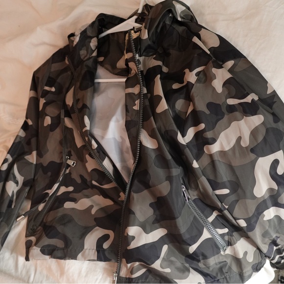 Camouflage/Camo Jacket with Drawstrings + Pocket | Crop Light Jacket for Spring - Picture 4 of 16